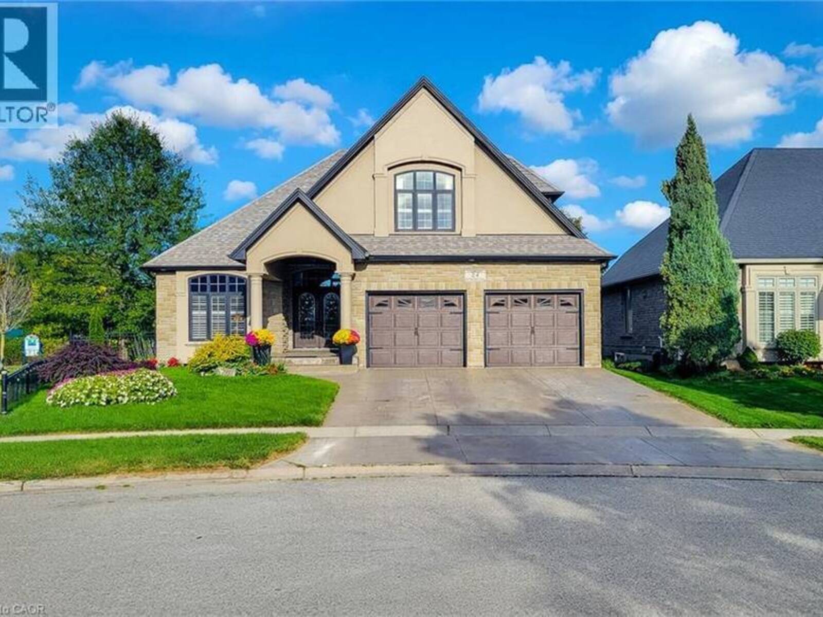 24 CARMICHAEL Crescent, Brantford, Ontario N3R 8A8