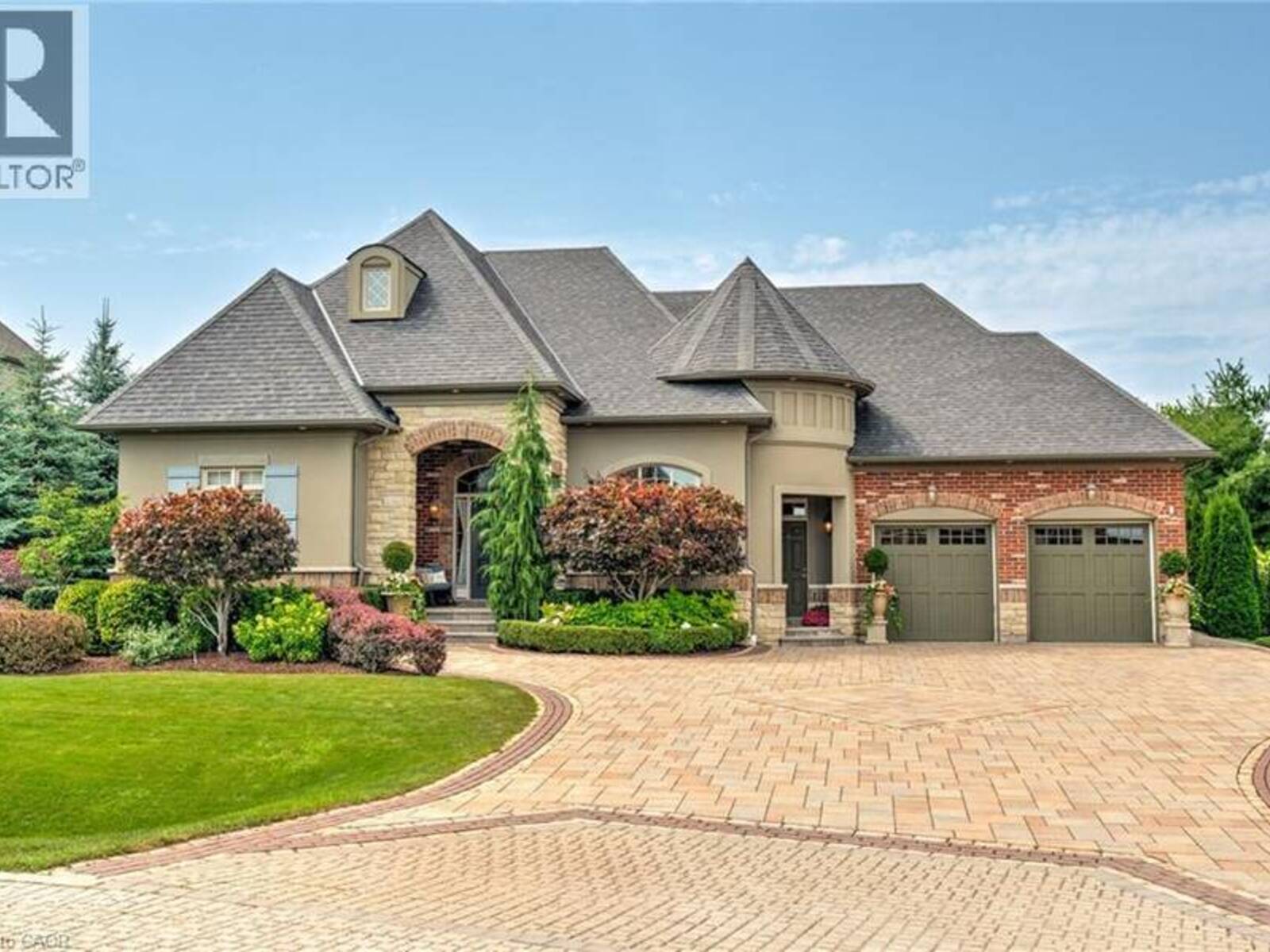 4 HOLDROYD Court, Halton Hills, Ontario L7G 0E8