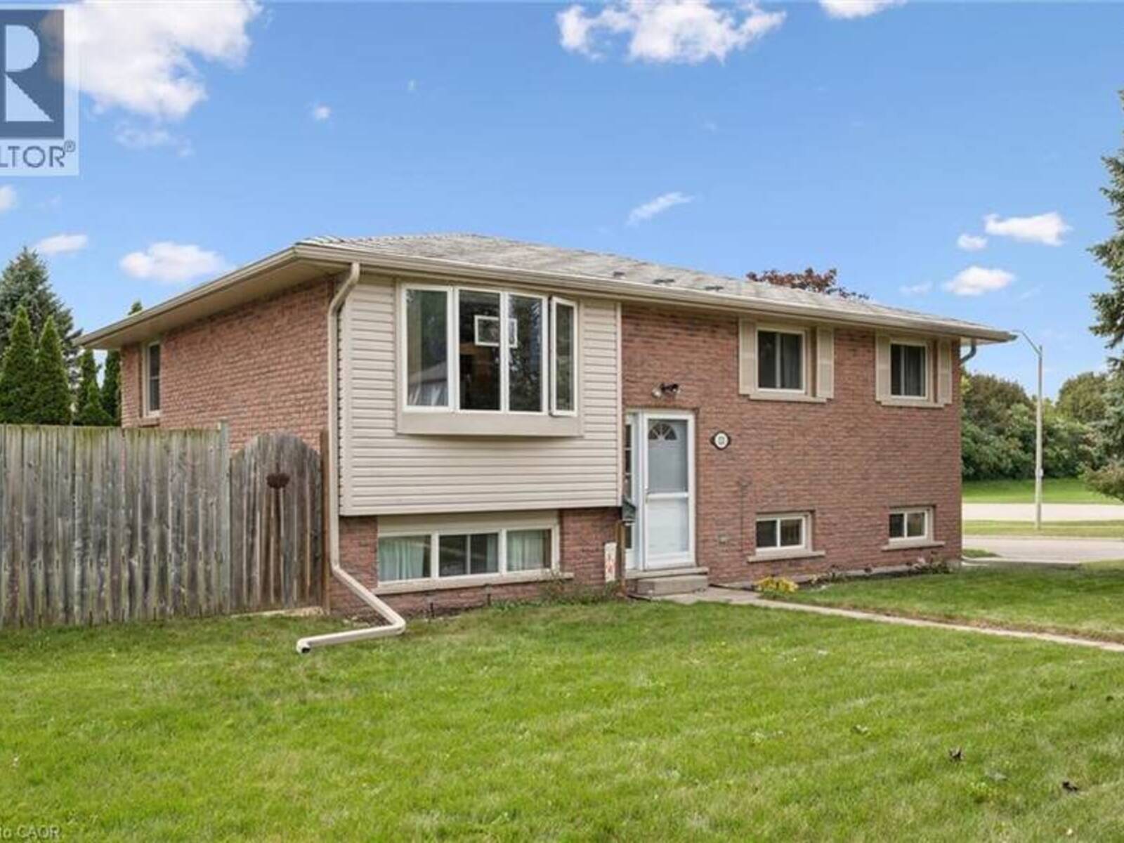 121 NATHANIEL Crescent, Kitchener, Ontario N2P 1L3