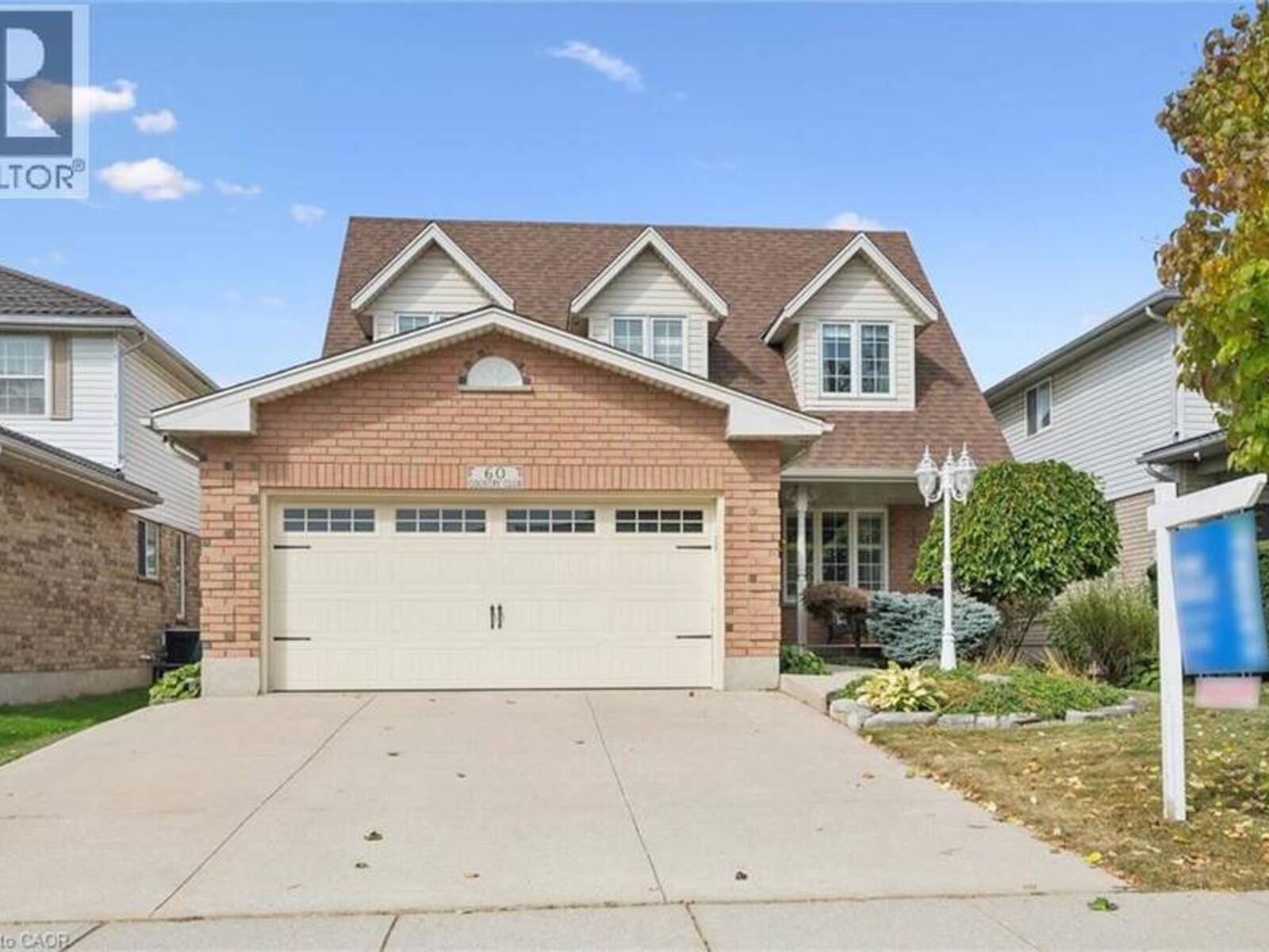 60 COUNTRY CLUB Drive, Cambridge, Ontario N1T 1Z8