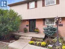 31 BERRISFIELD Crescent | Hamilton Ontario | Slide Image Two
