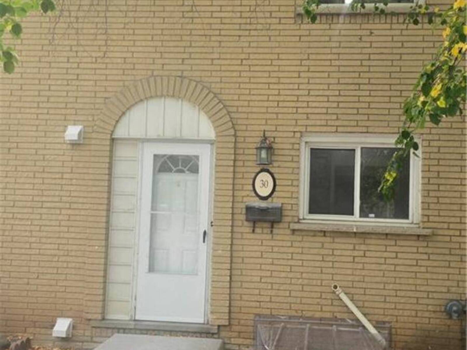 30 JEROME Crescent, Hamilton, Ontario L8E 1K5