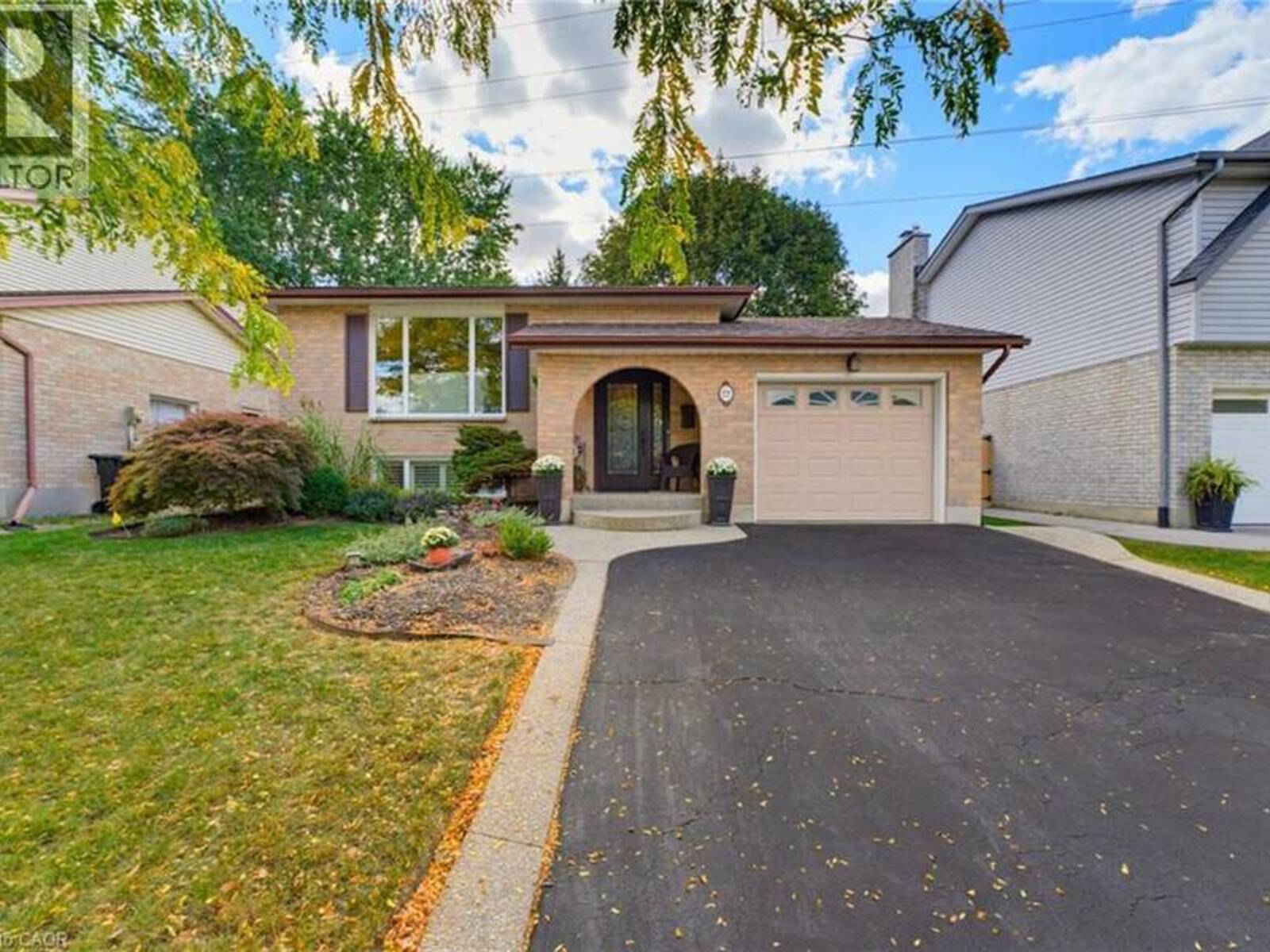 77 YELLOW BIRCH Drive, Kitchener, Ontario N2N 2M3