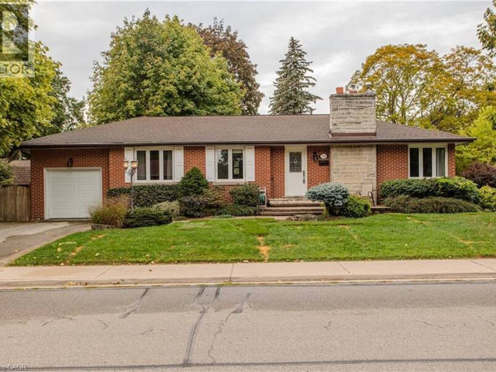 724 GEORGE Street, Burlington, Ontario L7R 2W2