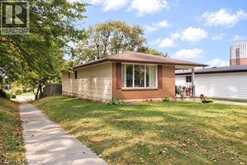 90 PEPPERWOOD Crescent | Kitchener Ontario | Slide Image Two