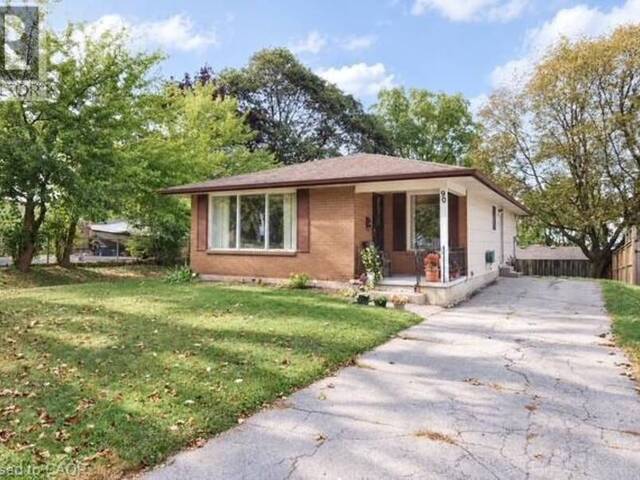 90 PEPPERWOOD Crescent Kitchener Ontario, N2A 2R3 - 4 Bedrooms Home For Sale