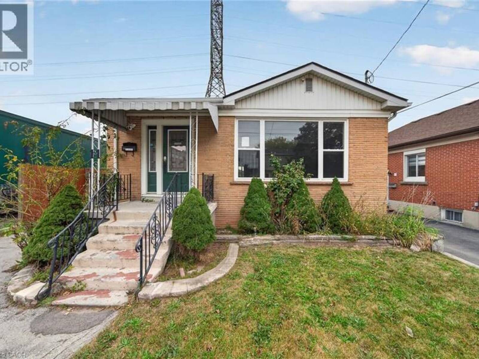 11 SELKIRK Avenue, Hamilton, Ontario L8H 5L6
