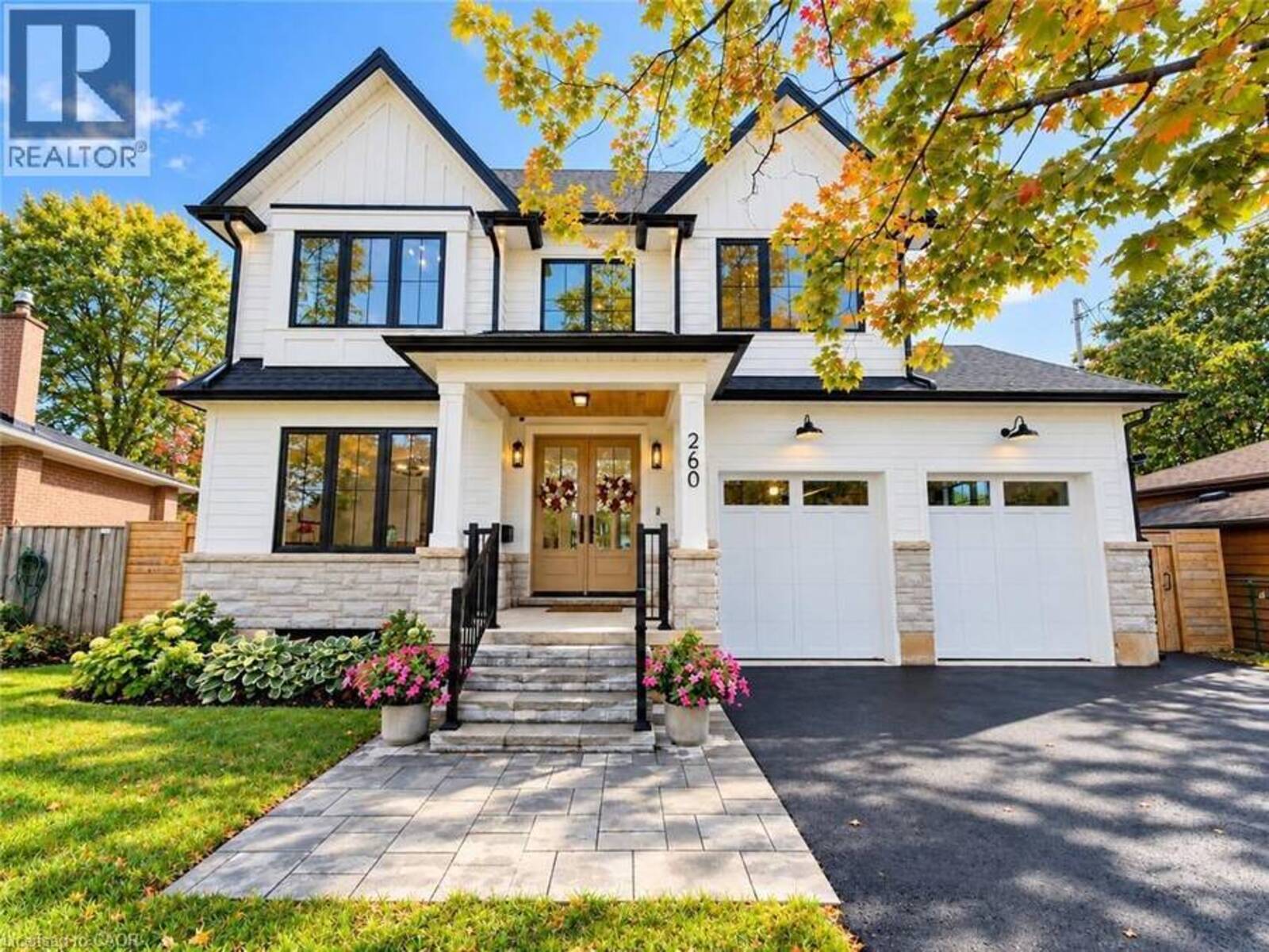 260 KENT Crescent, Burlington, Ontario L7L 4T1