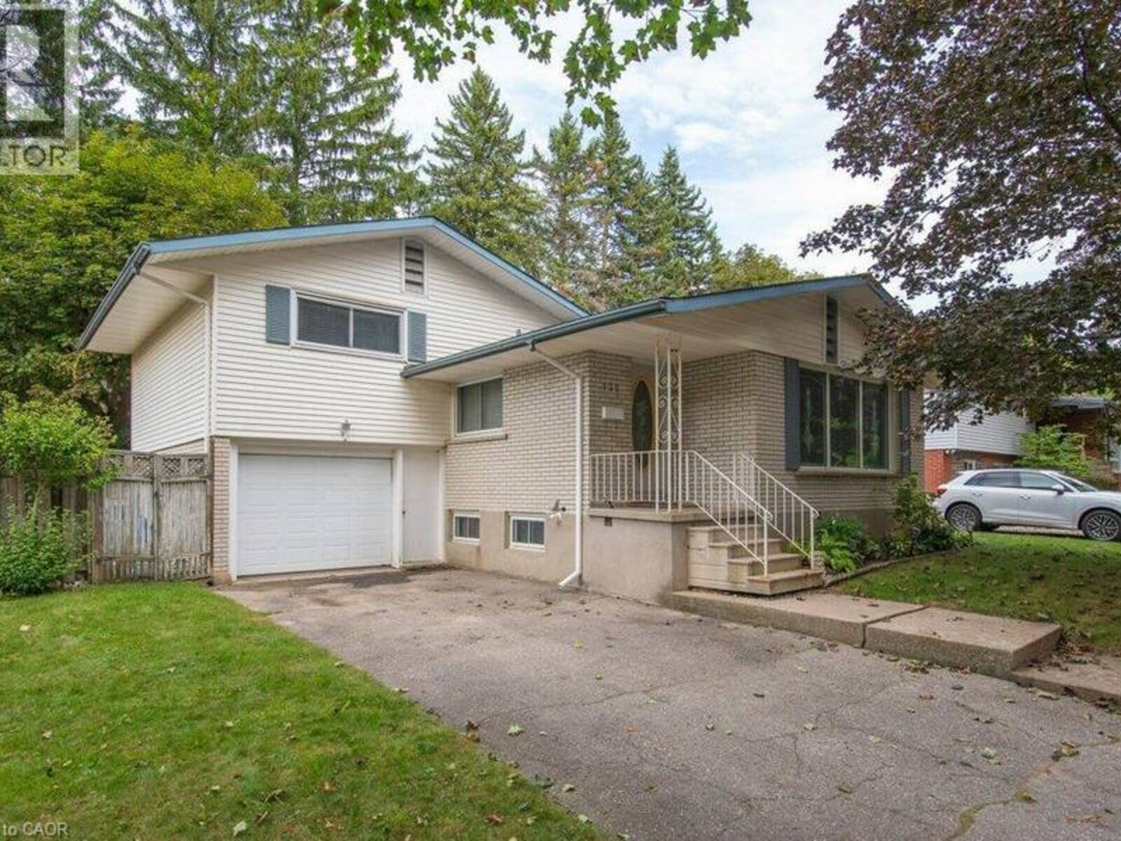 132 FOREST HILL Drive, Kitchener, Ontario N2M 4G3