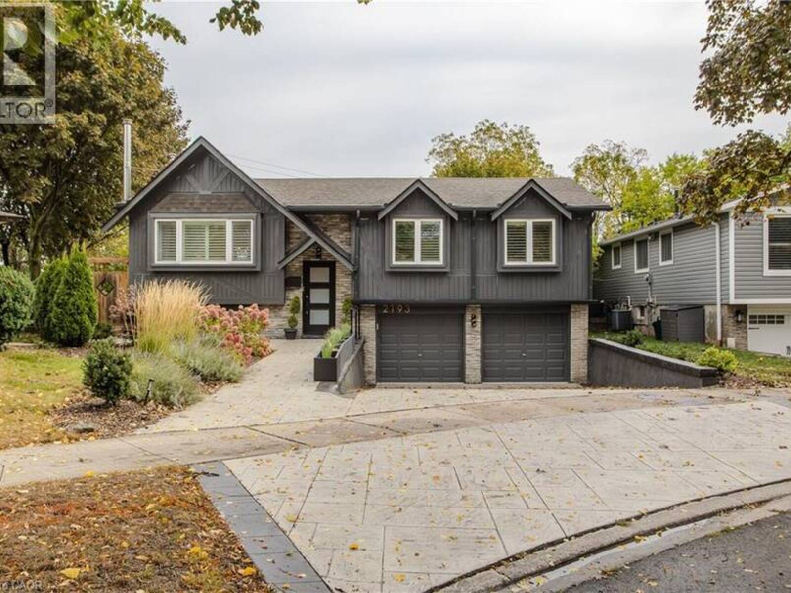 2193 LANCASTER Crescent, Burlington, Ontario L7P 3G4