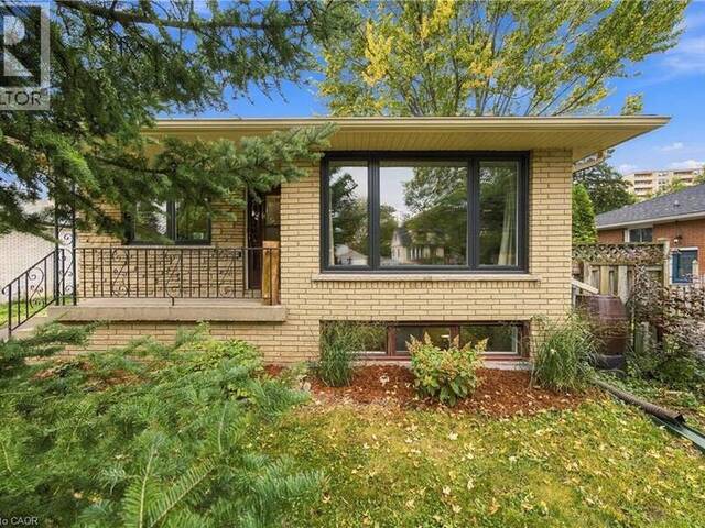 662 DYNES Road Burlington Ontario, L7N 2V6 - 4 Bedrooms Home For Sale