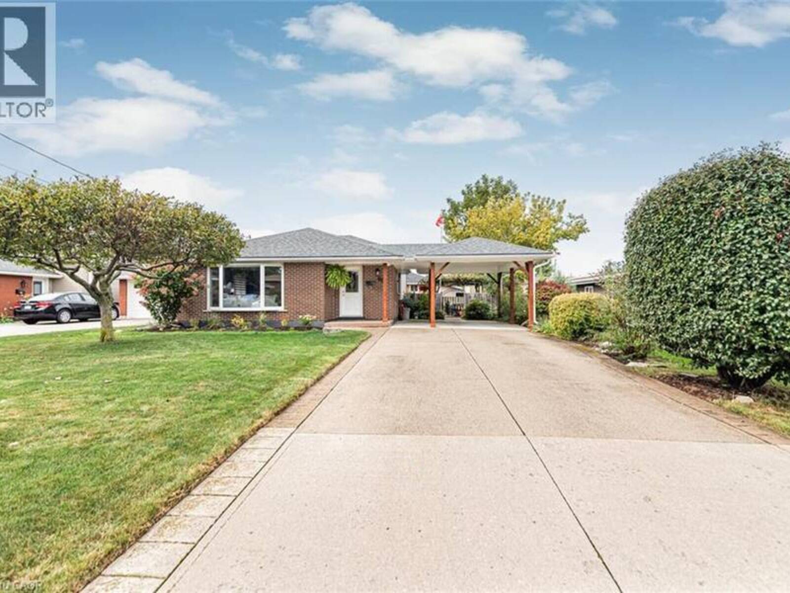 48 DIANA Avenue, Grimsby, Ontario L3M 3R6