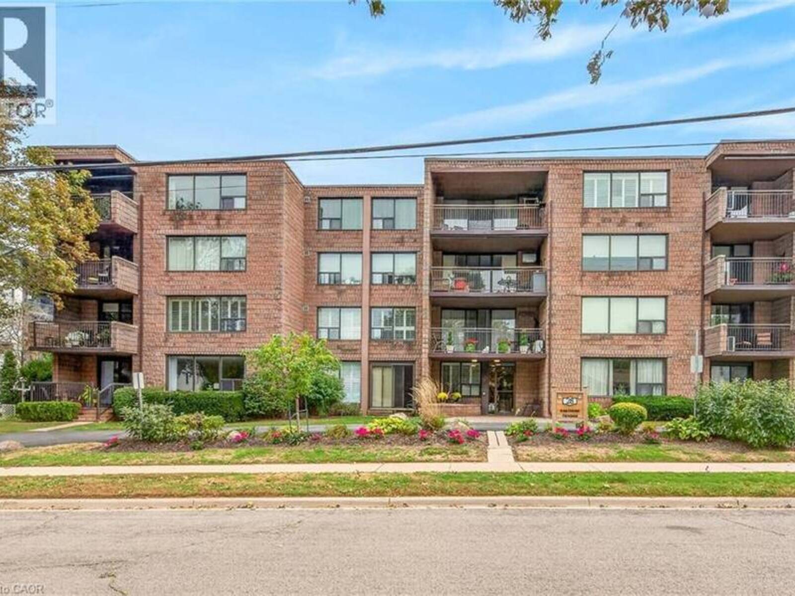 28 ROBINSON Street N Unit# 103, Grimsby, Ontario L3M 3C9
