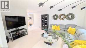 68 BENJAMIN Drive | Hamilton Ontario | Slide Image Eight