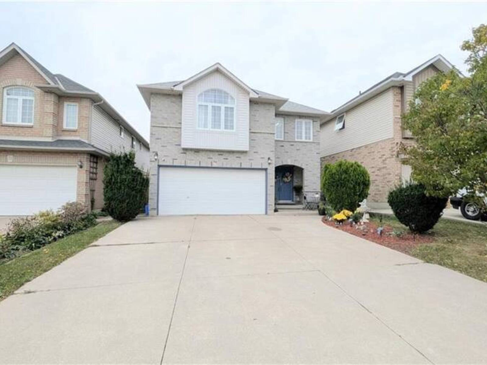 68 BENJAMIN Drive, Hamilton, Ontario L9A 5K1