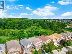 84 MEADOWBANK Drive Hamilton Ontario, L9B 2Y1