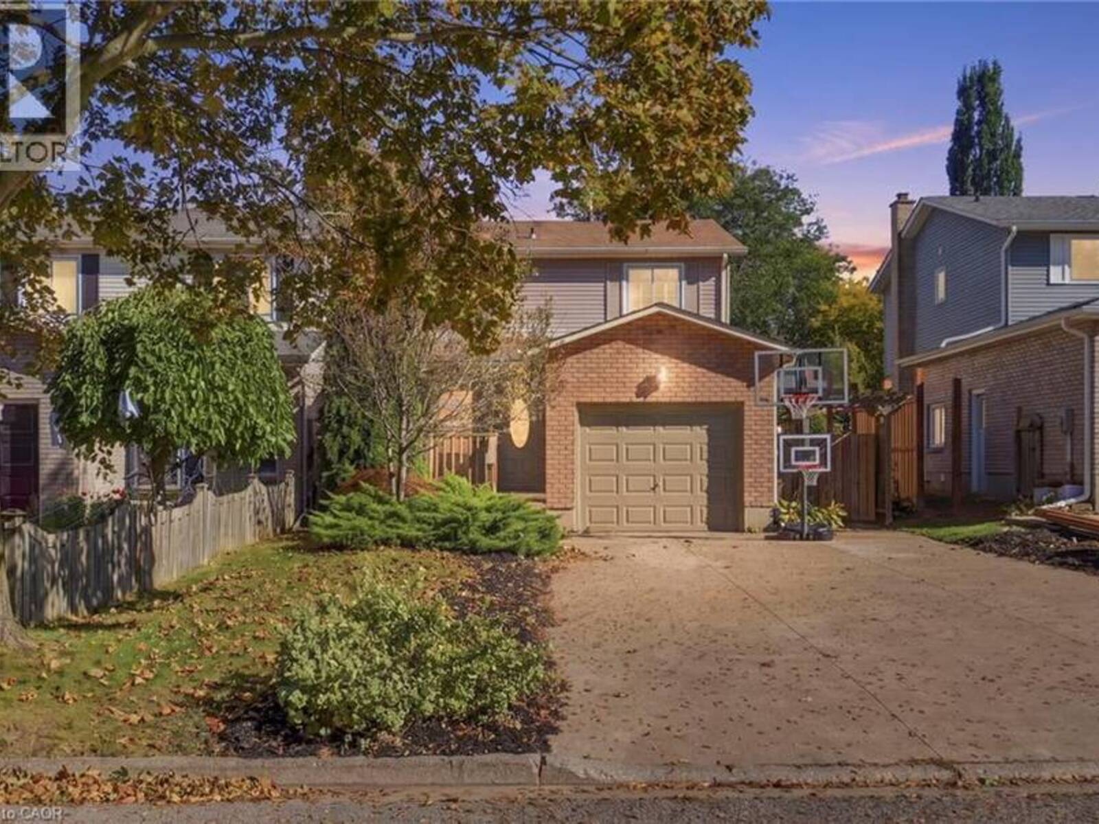 37 BAYVIEW Drive, Grimsby, Ontario L3M 4Z6