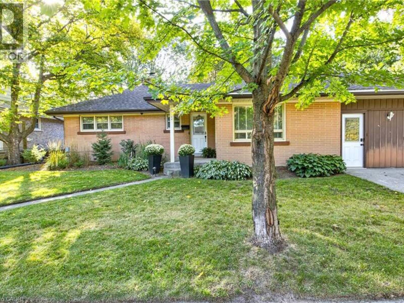 3 OAKWOOD Avenue, Kitchener, Ontario N2H 6G7