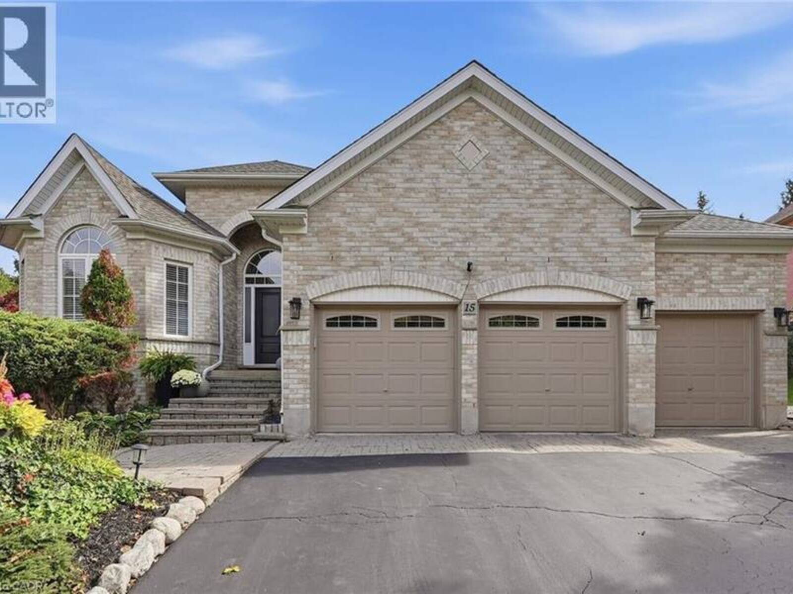 15 EVERWOOD Run, Kitchener, Ontario N2P 2B1