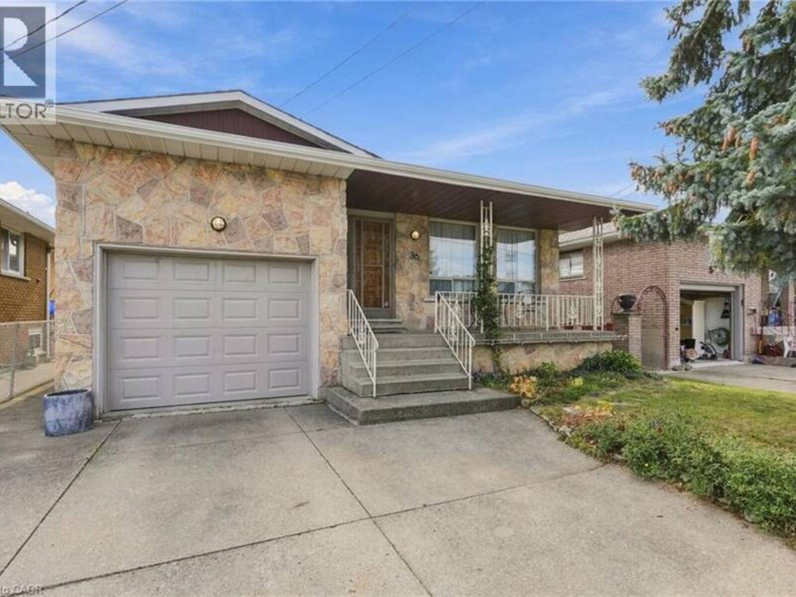 36 ALGONQUIN Court, Hamilton, Ontario L8T 4T3