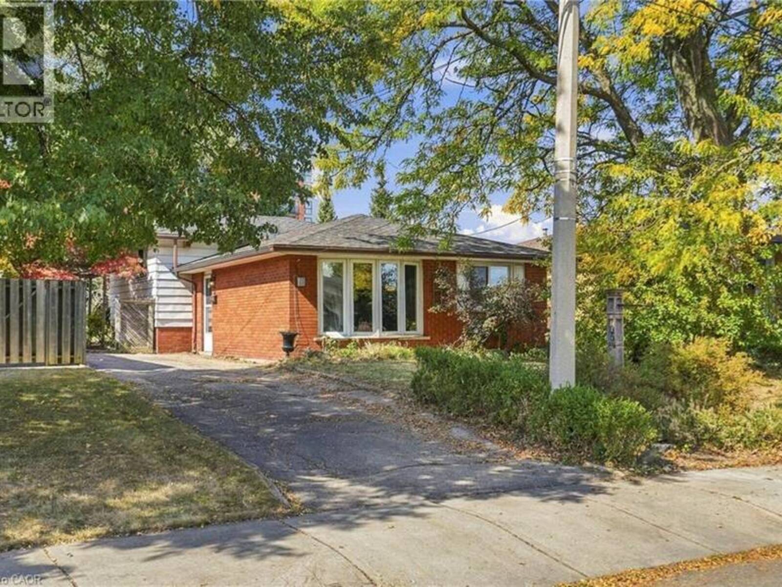 106 VICTOR Boulevard, Hamilton, Ontario L9A 2V4