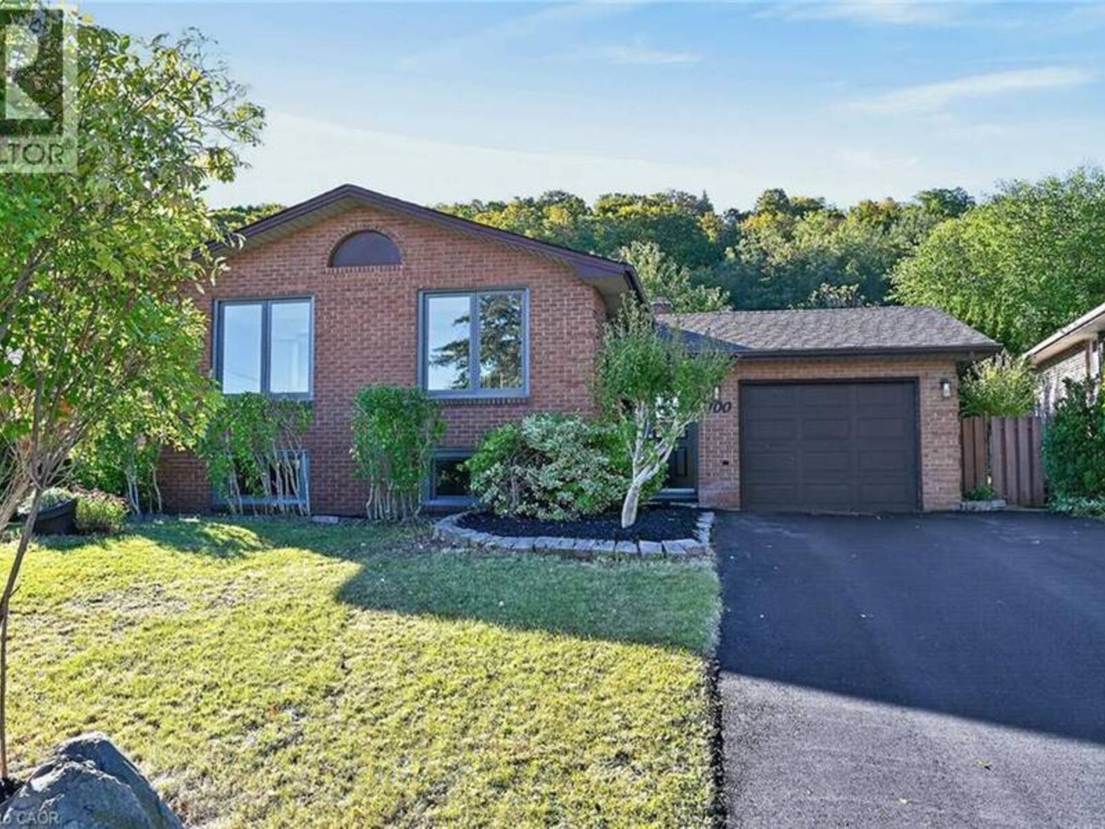 100 MARCELLA Crescent, Hamilton, Ontario L8K 6G1