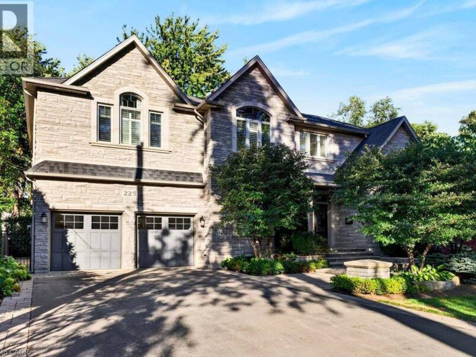 225 LAKESIDE Avenue, Burlington, Ontario L7N 1Y4