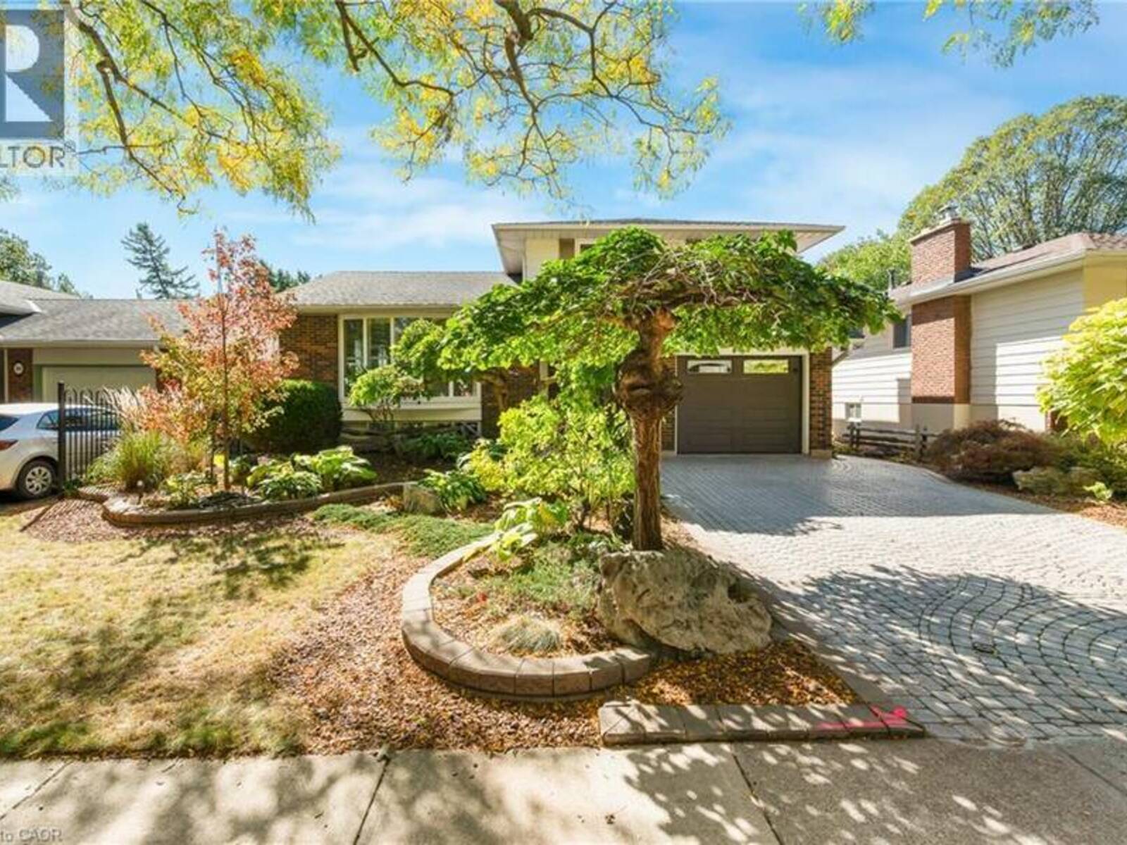 588 LOUISE Drive, Burlington, Ontario L7L 2T9