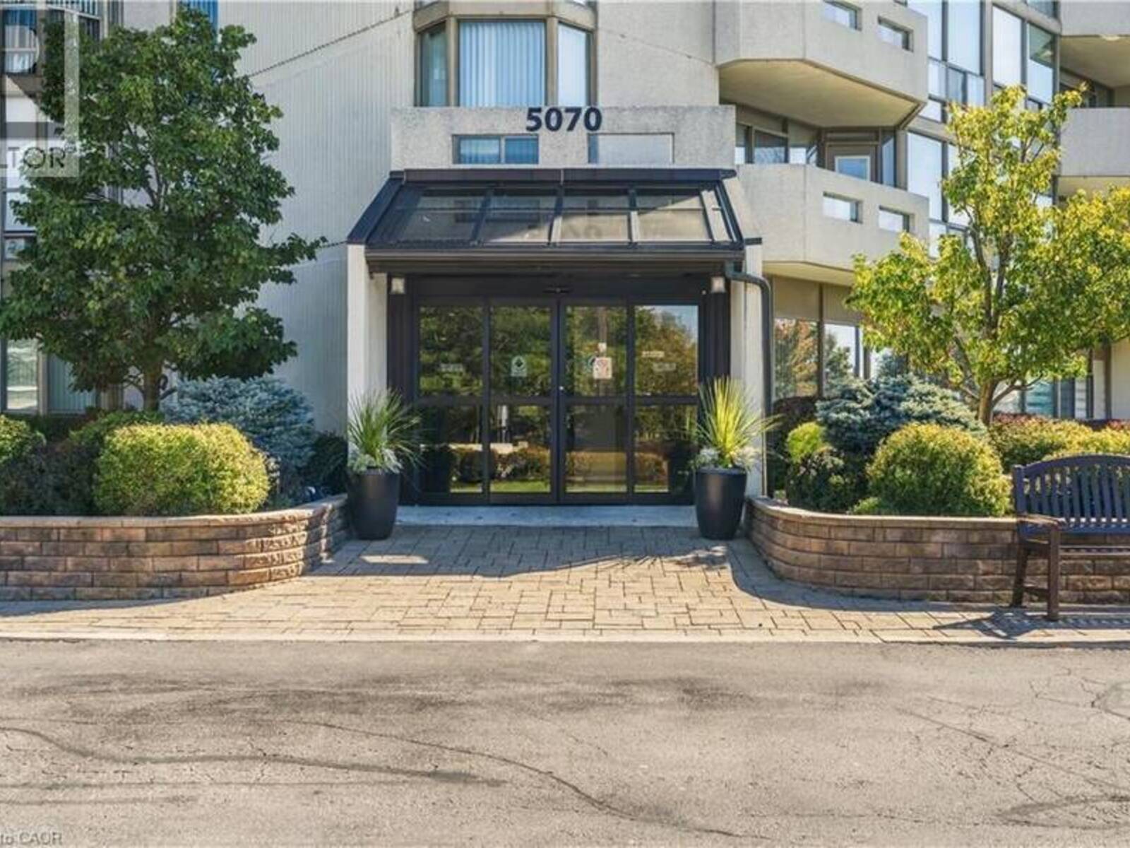 5070 PINEDALE Avenue Unit# 302, Burlington, Ontario L7L 5V6