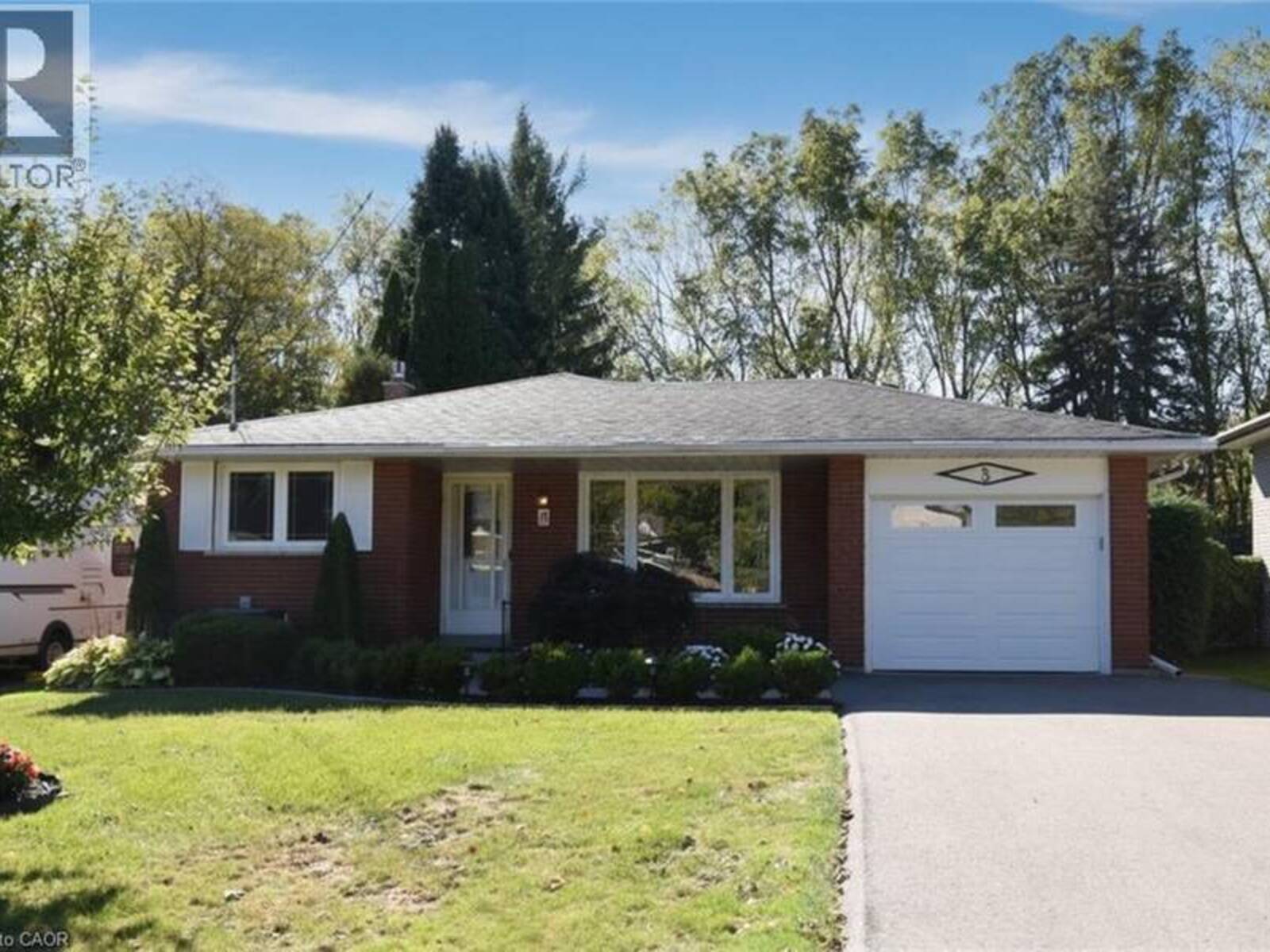 5 ROGERS Road, Dundas, Ontario L9H 4E2