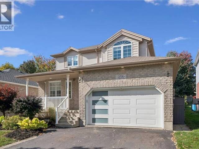 258 DEARBORN Boulevard Waterloo Ontario, N2J 4Y6 - 4 Bedrooms Home For Sale