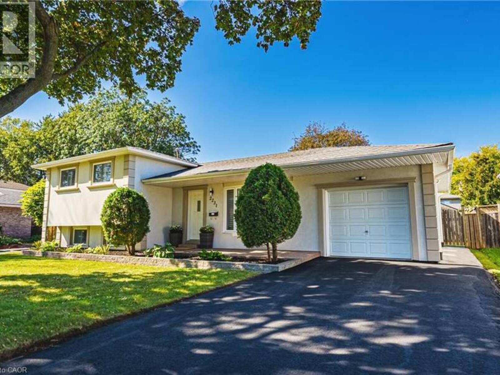 2231 URWIN Crescent, Oakville, Ontario L6L 2T3