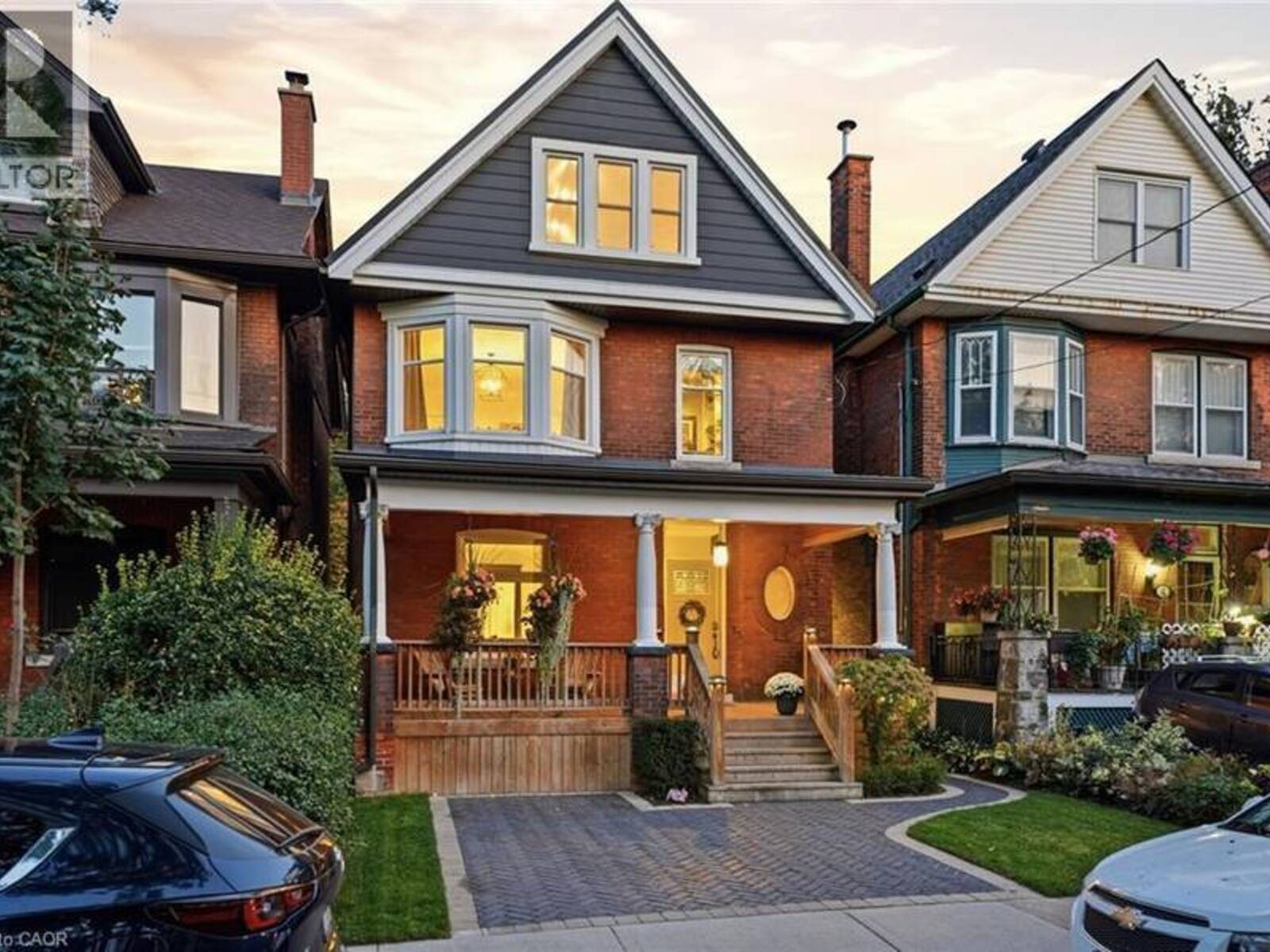 35 FAIRLEIGH Avenue S, Hamilton, Ontario L8M 2K1