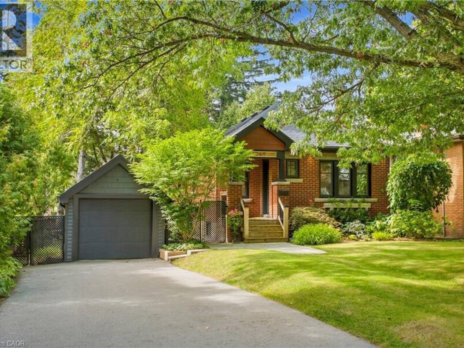 960 SHADELAND Avenue, Burlington, Ontario L7T 2M1