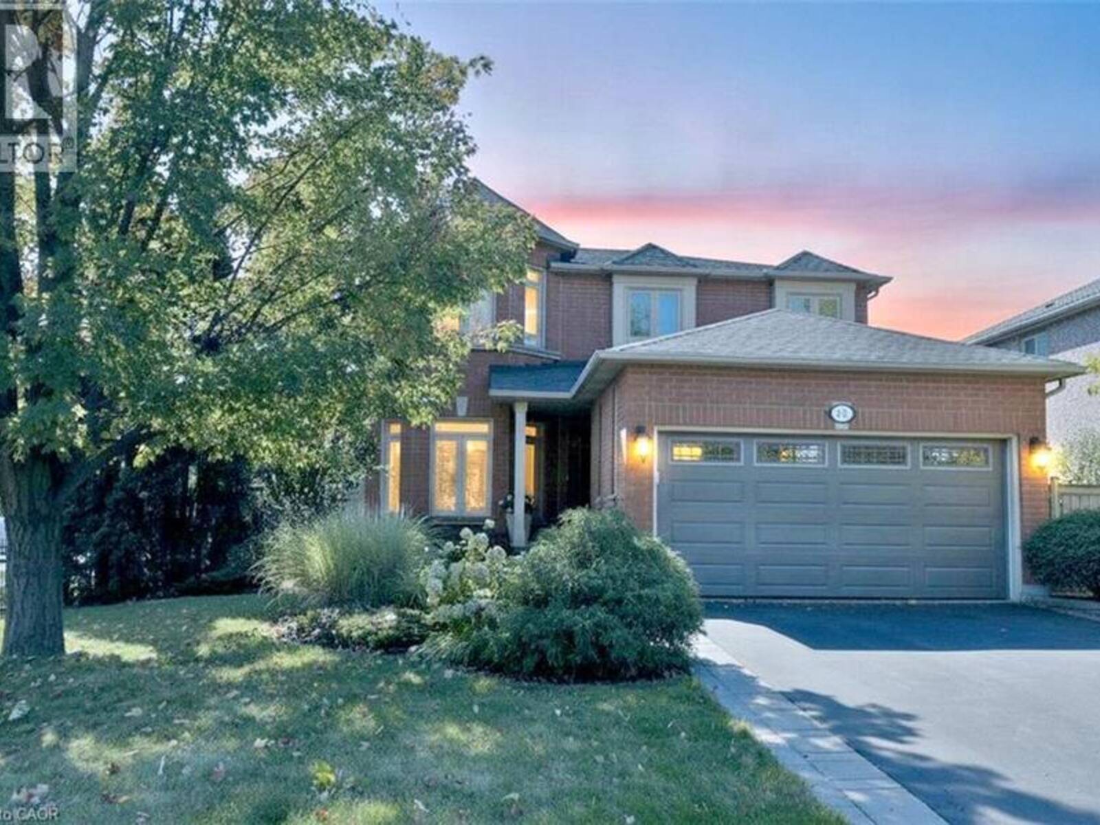 470 AMANDA Crescent, Burlington, Ontario L7L 6H5