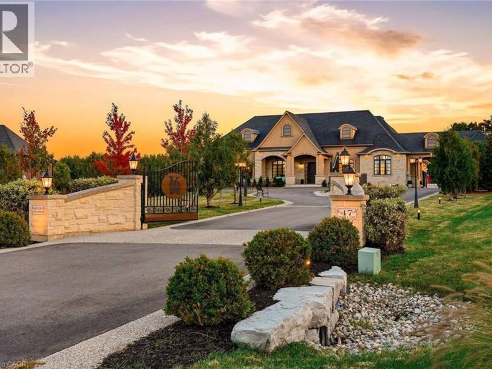 47 TEWS Lane, Dundas, Ontario L9H 7N4