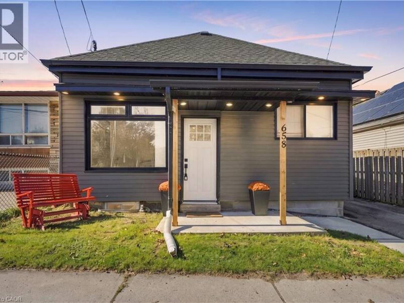 658 UPPER WELLINGTON Street, Hamilton, Ontario L9A 3R1