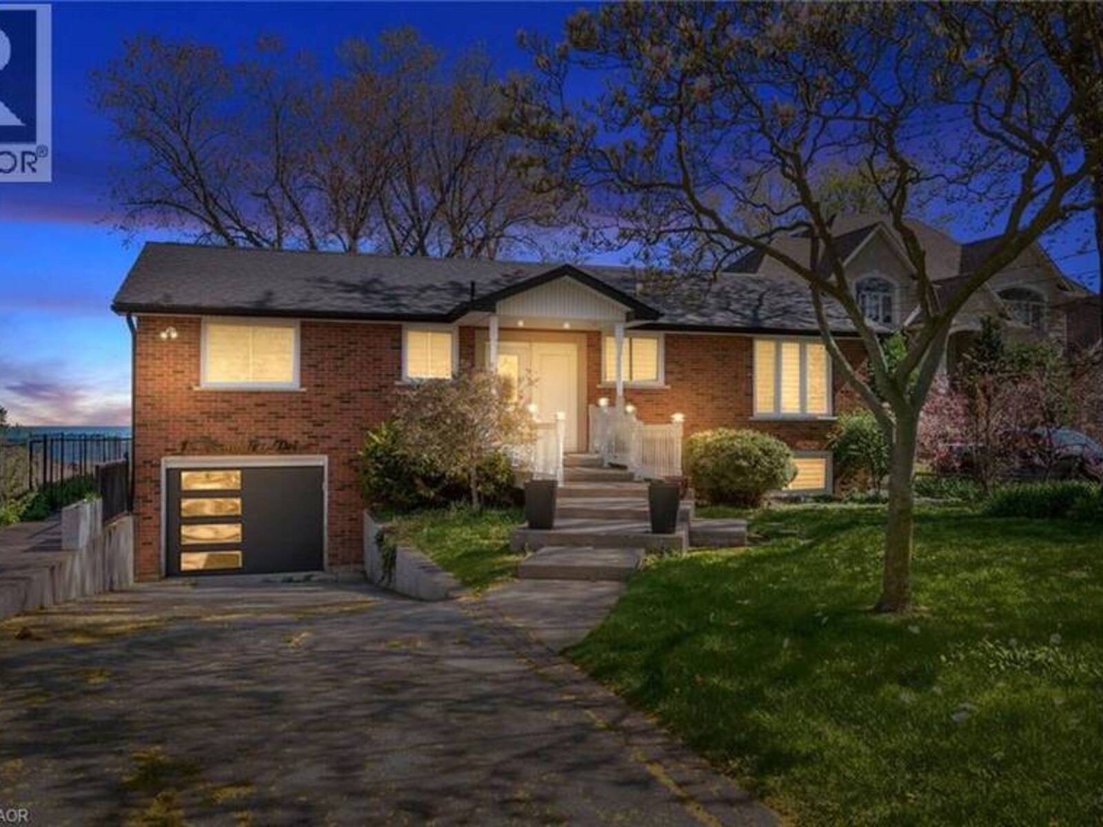 17 WENDAKEE Drive, Hamilton, Ontario L8E 5T3