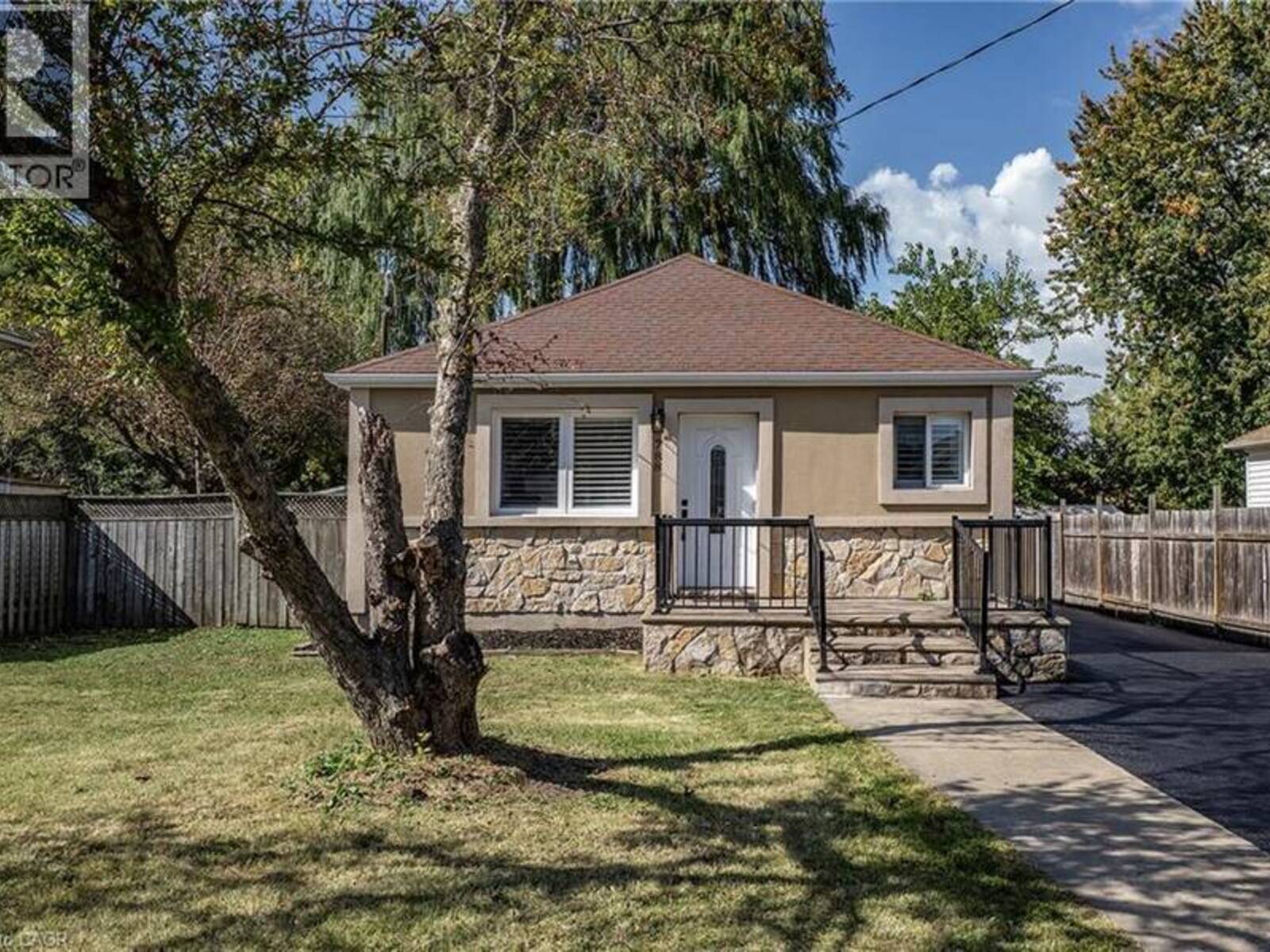 788 UPPER GAGE Avenue, Hamilton, Ontario L8V 4K4