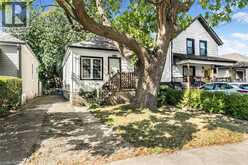 29 WEXFORD Avenue N | Hamilton Ontario | Slide Image Three