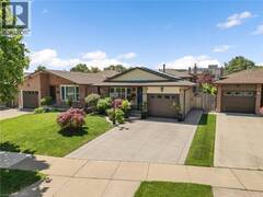 16 JUNIPER Drive Hamilton Ontario, L8E 4C6
