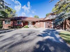 44 GREENSVIEW Drive Kitchener Ontario, N2P 2E6