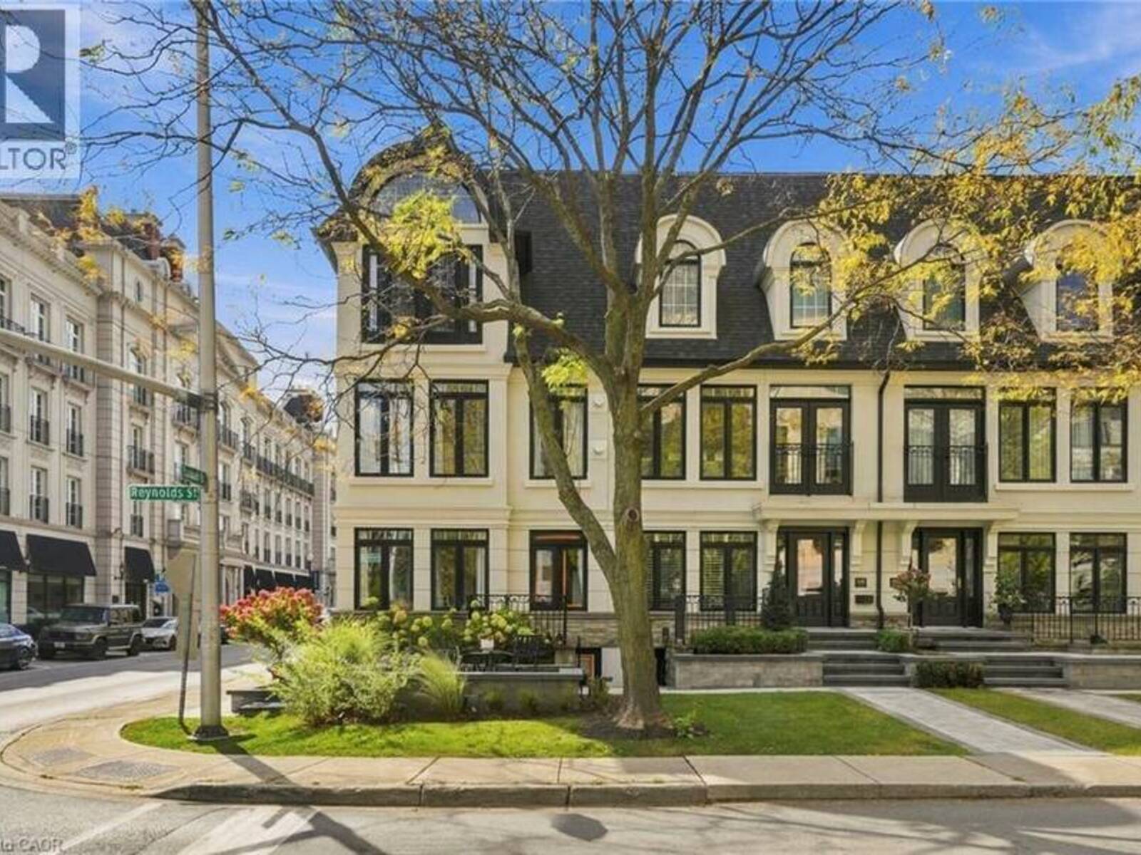 305 RANDALL Street, Oakville, Ontario L6J 7Z1