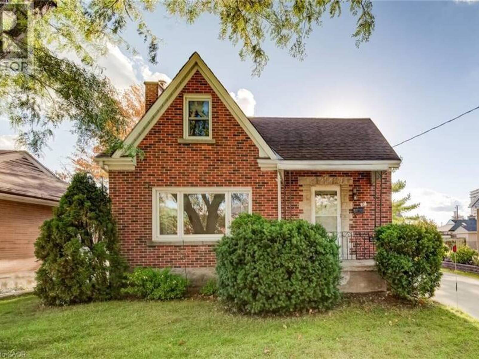11 CRESTWOOD Avenue, Kitchener, Ontario N2H 4K6