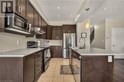 370 STONEHENGE Drive Unit# 8 | Ancaster Ontario | Slide Image Eleven