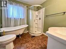 49 RIDGE Road E | Grimsby Ontario | Slide Image Fourteen