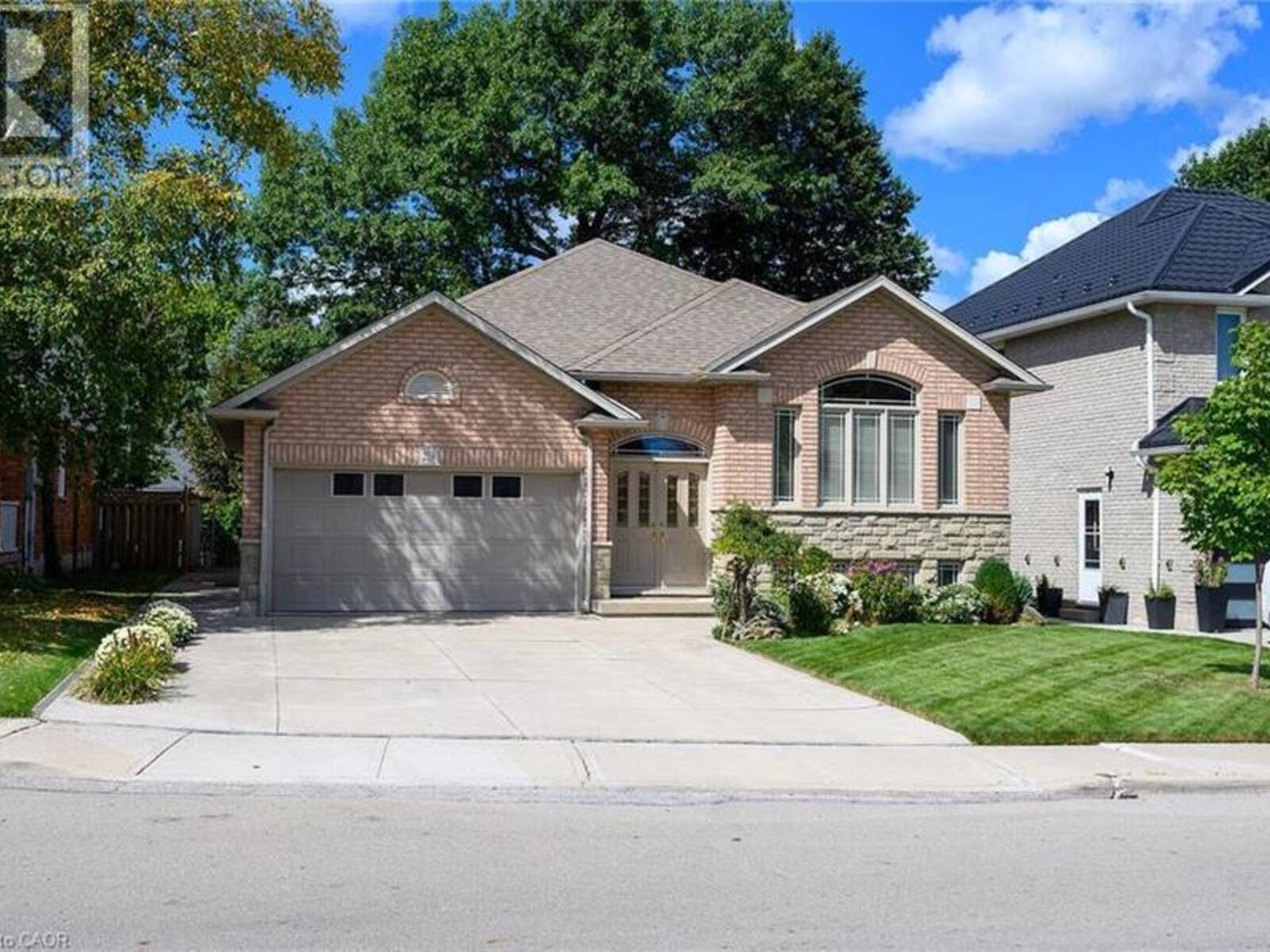 219 JACQUELINE Boulevard, Hamilton, Ontario L9B 2T6