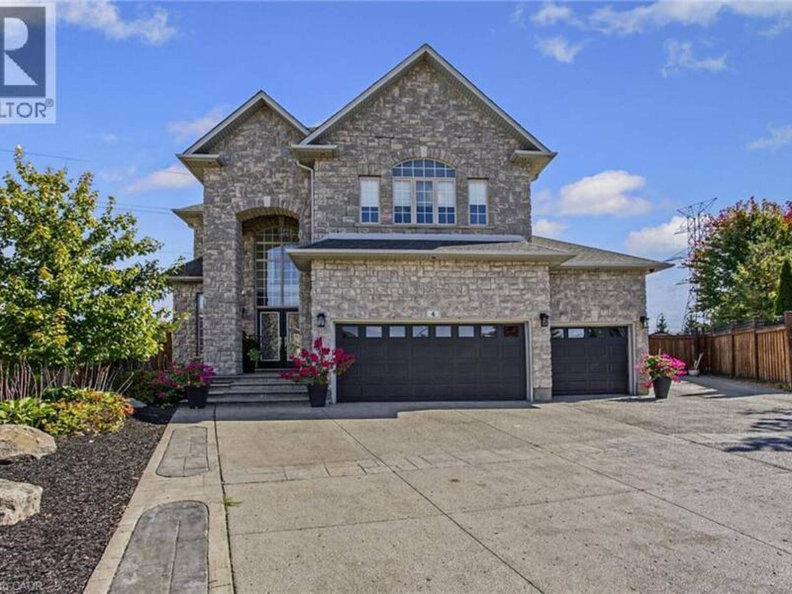 4 PLAYFAIR Court, Ancaster, Ontario L9K 1R6
