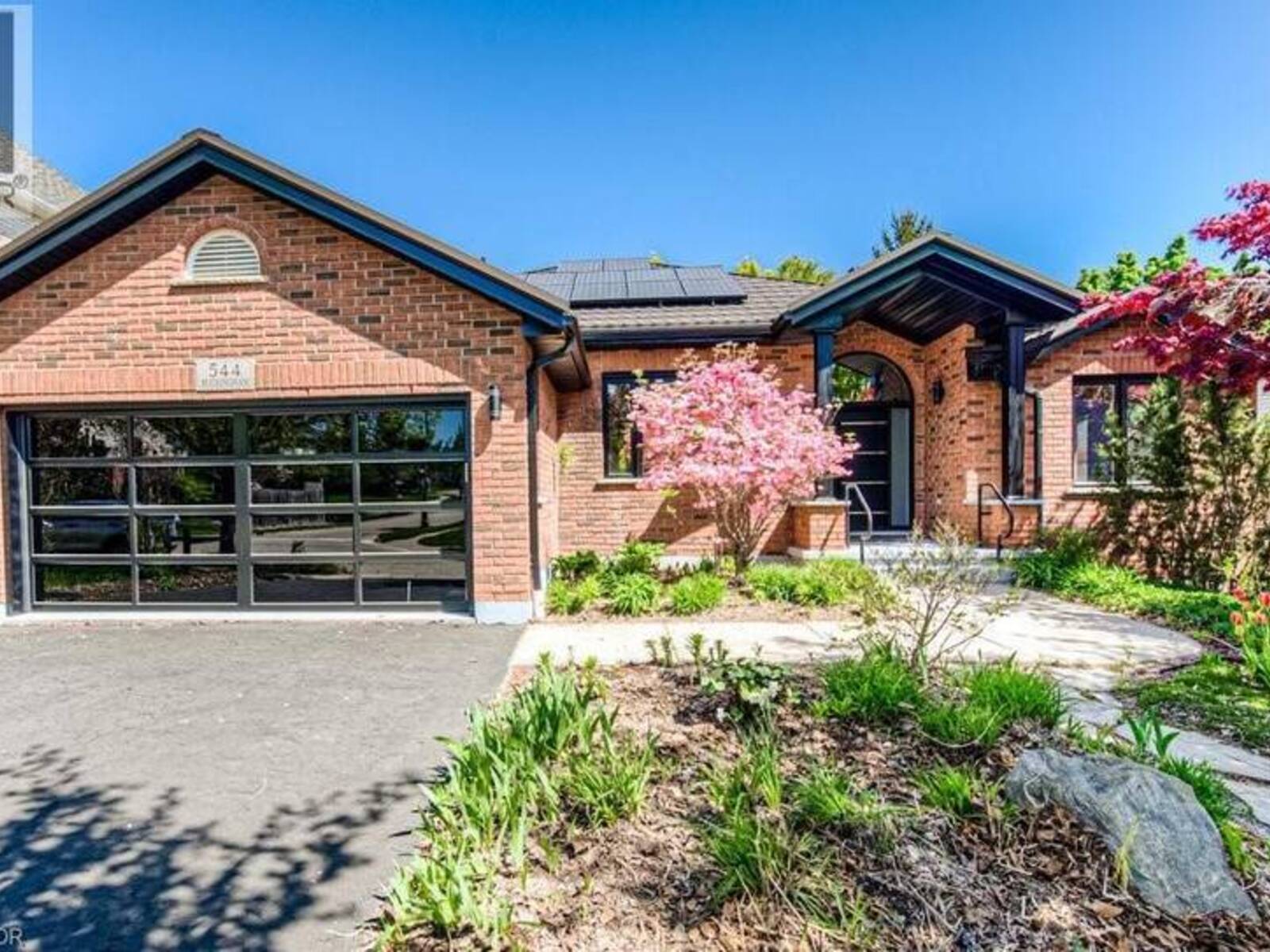 544 BUCKINGHAM Boulevard, Waterloo, Ontario N2T 2T8