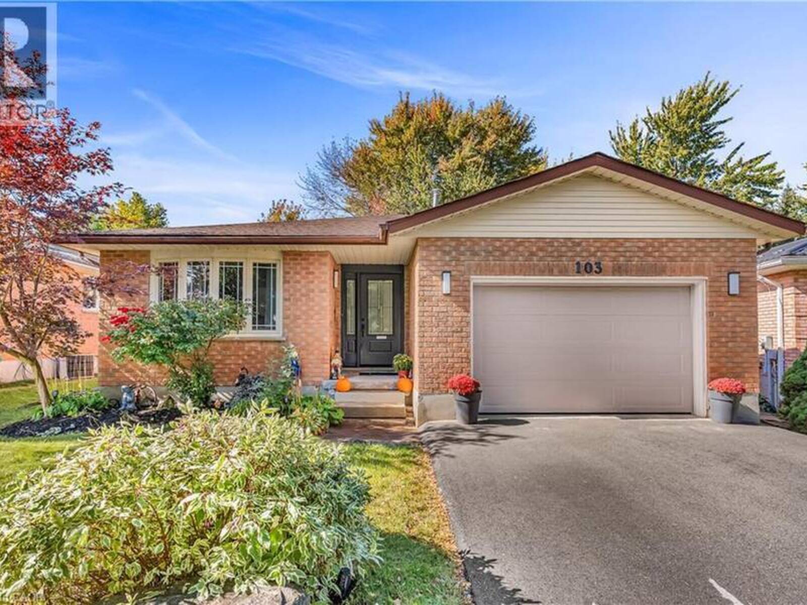 103 WESTVIEW Crescent, Kitchener, Ontario N2N 2X8